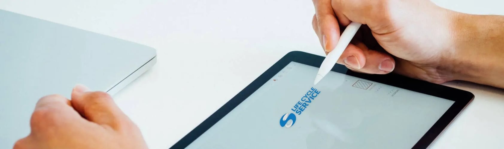 1-banner_contracts_REV1